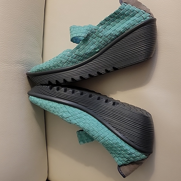 Bernie Mev Wedge Peep Toe Shoe Sz 41 EUC - Picture 8 of 10